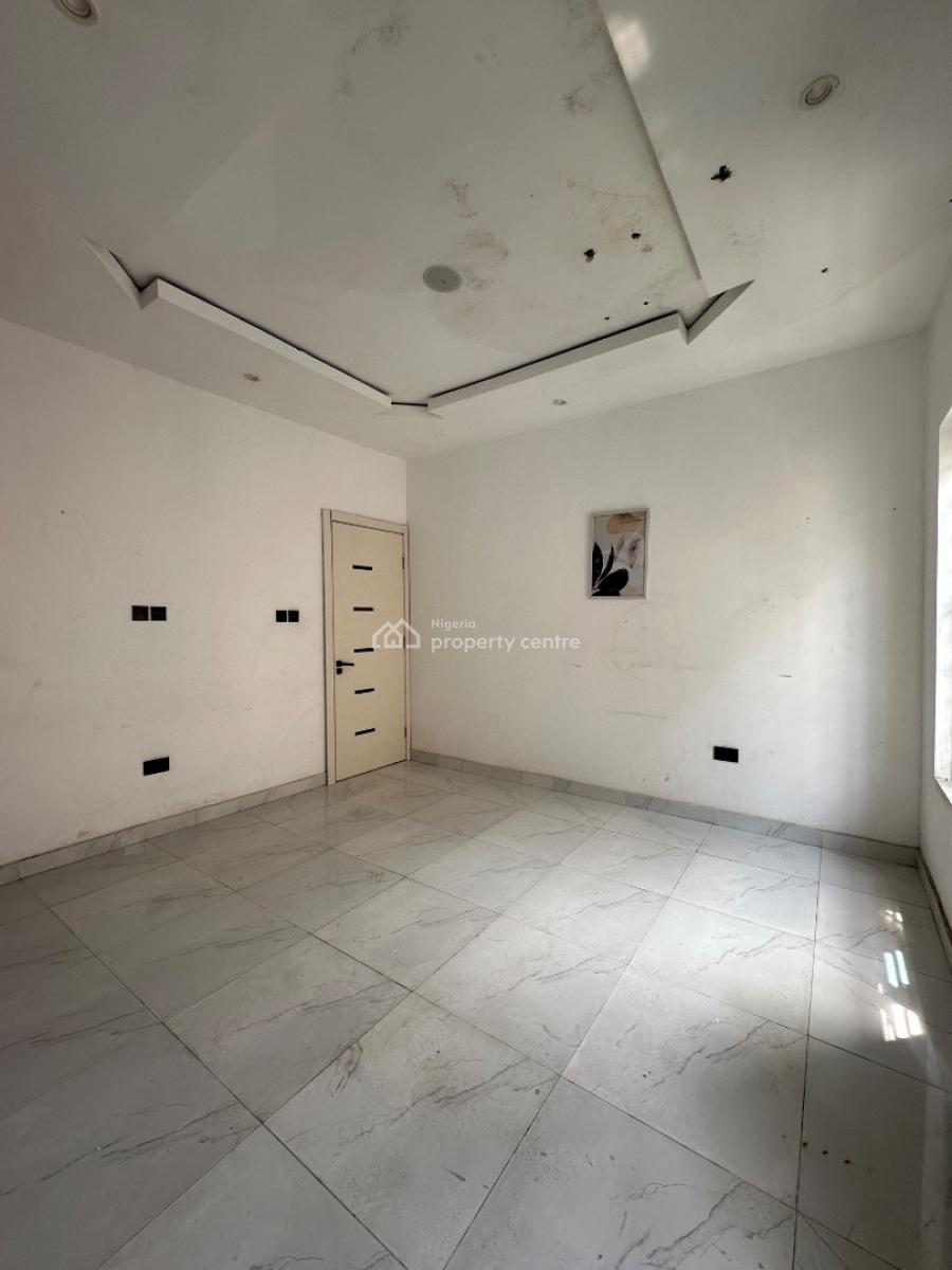 Spacious 3 Bedroom Apartment (upstairs), Ilasan, Lekki, Lagos, Flat / Apartment for Rent