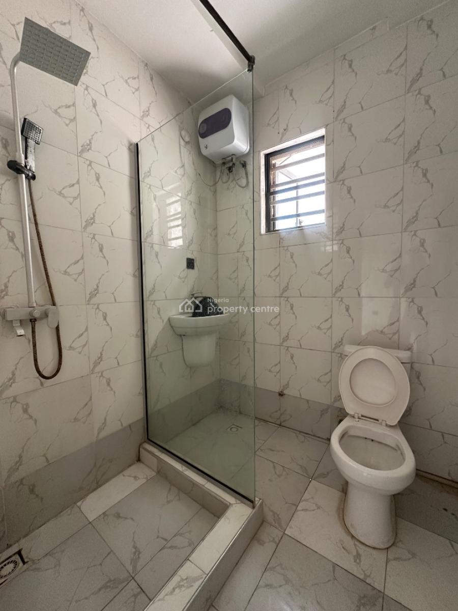 Spacious 3 Bedroom Apartment (upstairs), Ilasan, Lekki, Lagos, Flat / Apartment for Rent