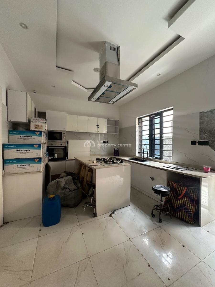 Spacious 3 Bedroom Apartment (upstairs), Ilasan, Lekki, Lagos, Flat / Apartment for Rent
