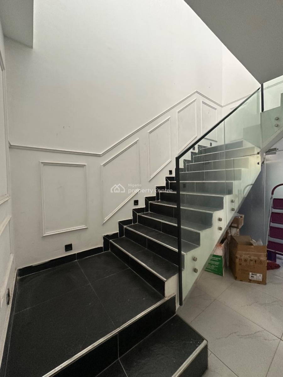 Spacious 3 Bedroom Apartment (upstairs), Ilasan, Lekki, Lagos, Flat / Apartment for Rent