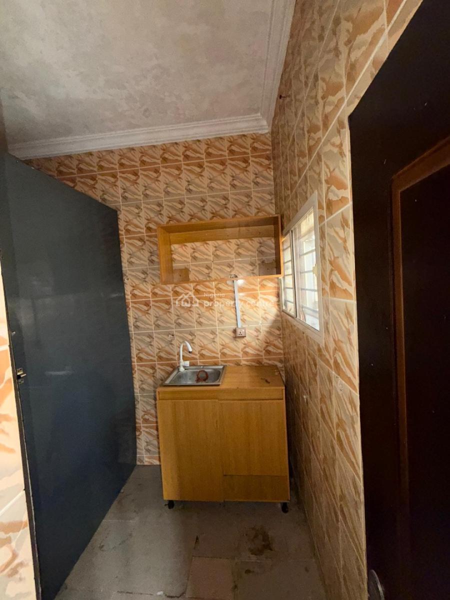 a Nice Room Self Contained in a Serene and Secured Estate, Nike Art Gallery Road, Ikate, Lekki, Lagos, Self Contain (single Rooms) for Rent