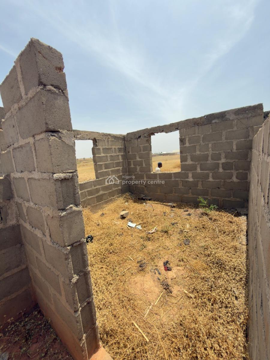 Distress!!! 4 Bedroom Bungalow 100x50, Rigachikun, Igabi, Kaduna, Detached Bungalow for Sale