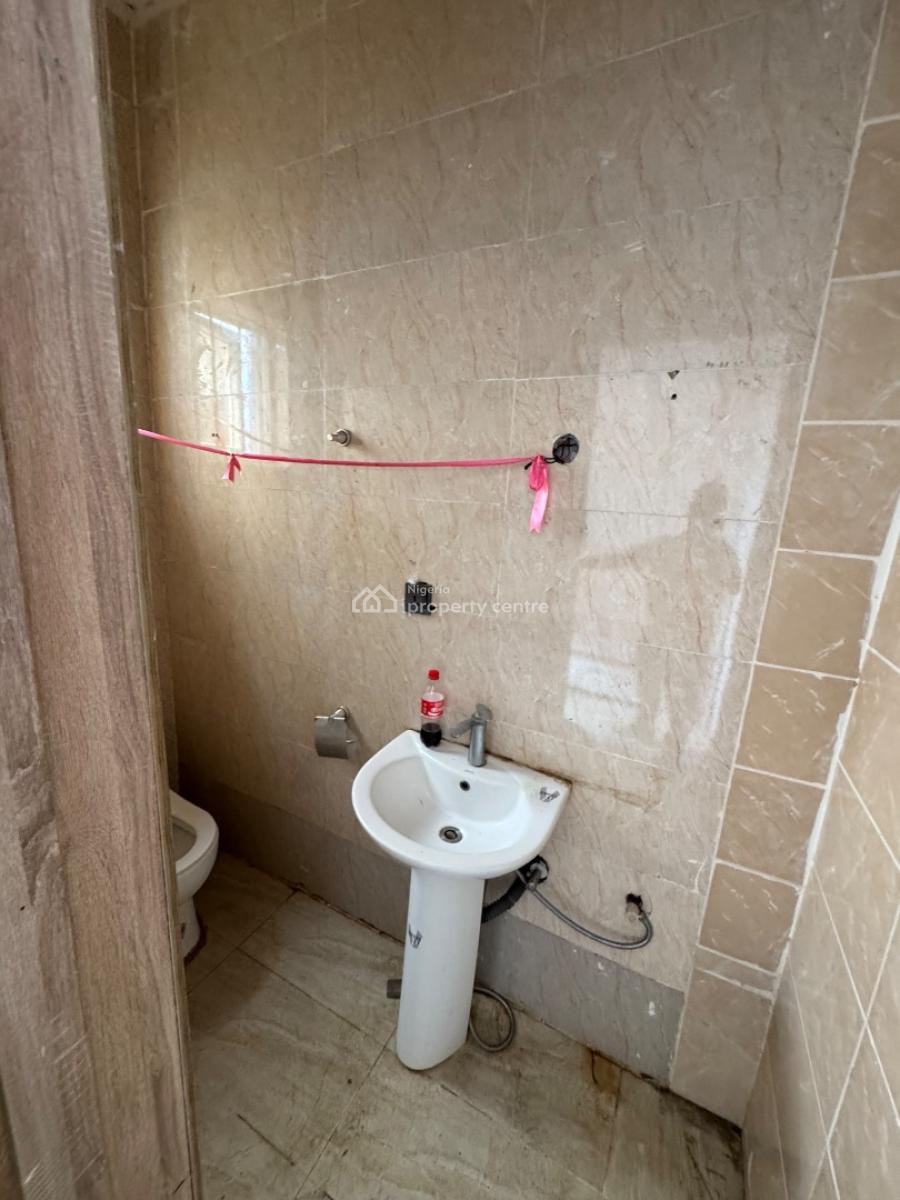 Spacious Boys Quarter Available 700k Orchid, Orchid Road, Lekki, Lagos, Self Contain (single Rooms) for Rent
