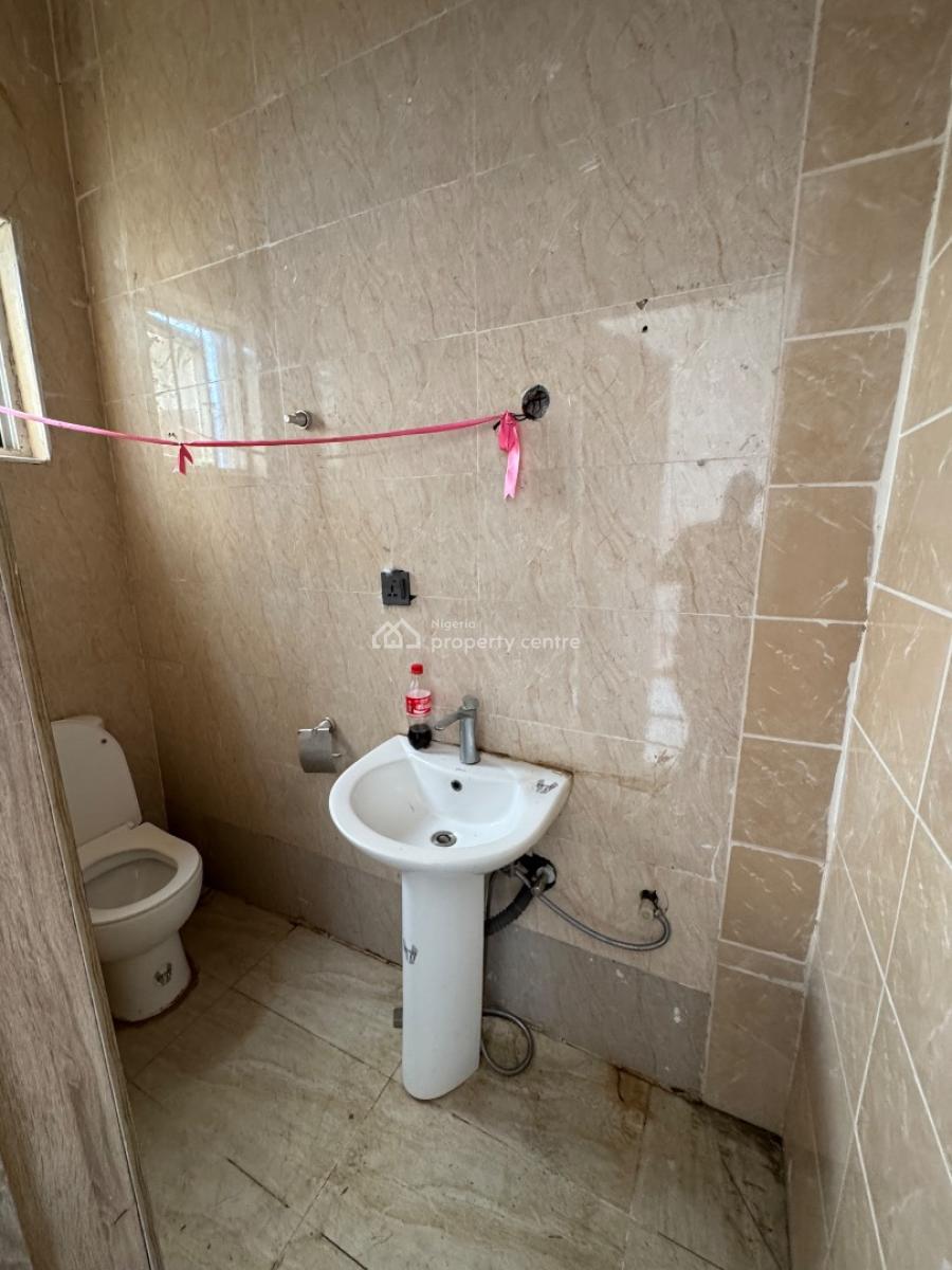 Spacious Boys Quarter Available 700k Orchid, Orchid Road, Lekki, Lagos, Self Contain (single Rooms) for Rent