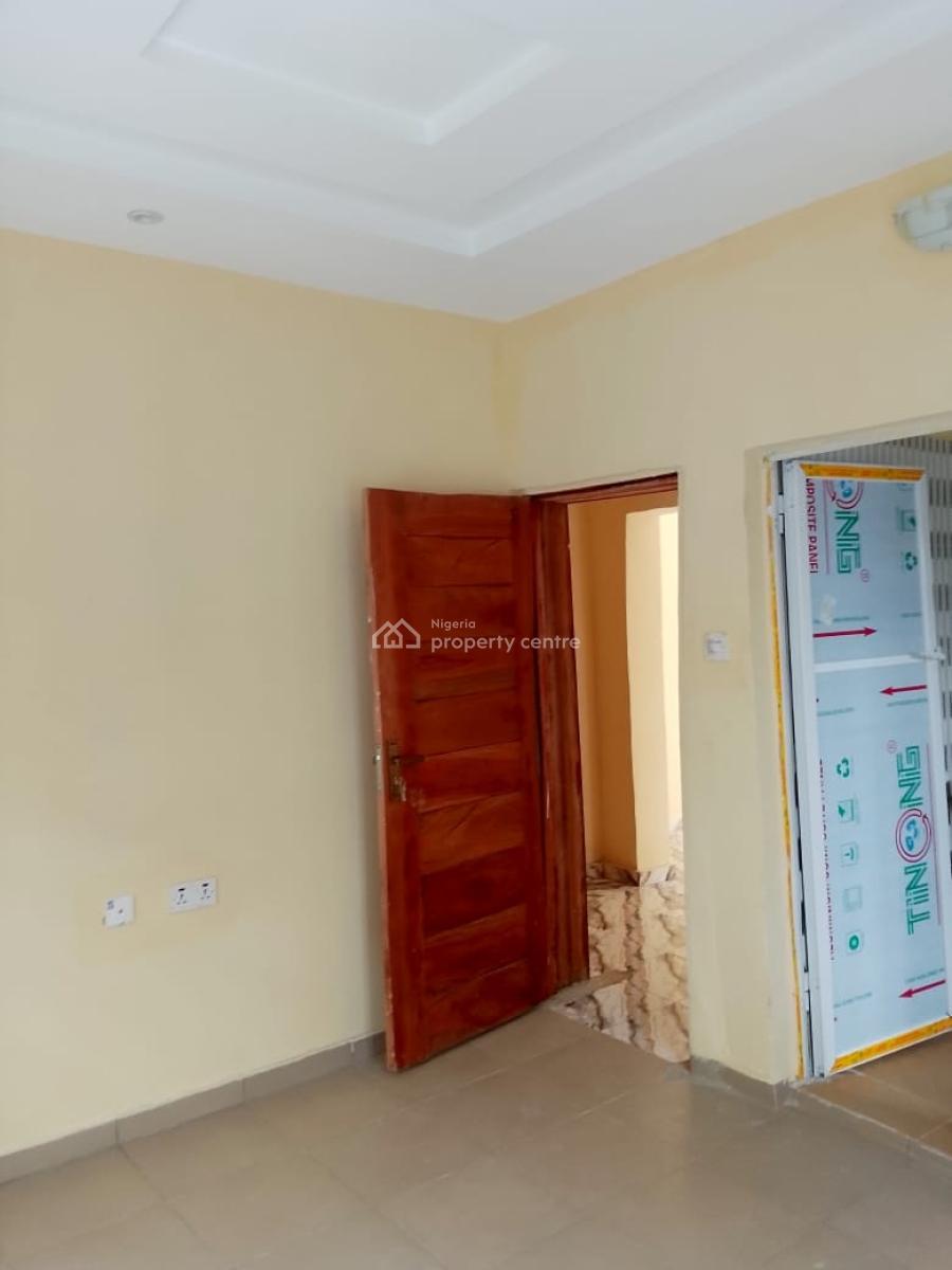 Brand New Pop 2 Bedroom Flat, Isiu , Imota Road, Ikorodu, Isiu, Ikorodu, Lagos, Flat / Apartment for Rent