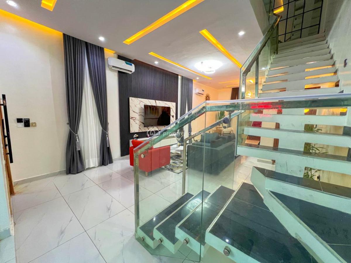 Luxurious 3 Bedroom Apartment, New Road, Lekki, Lagos, Flat / Apartment Short Let