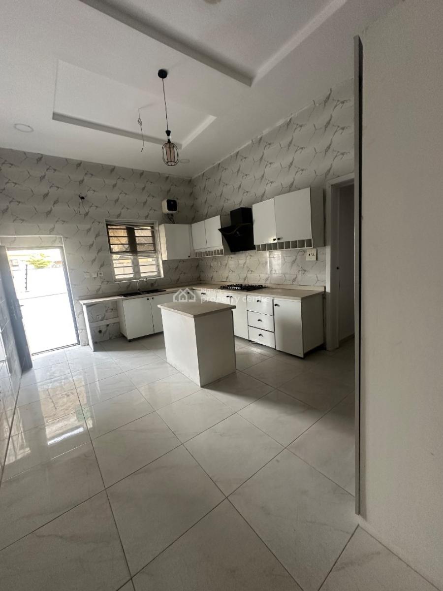 a Semi Masters Room in a Shared Apartment., Canal West Estate., Osapa, Lekki, Lagos, Semi-detached Duplex for Rent