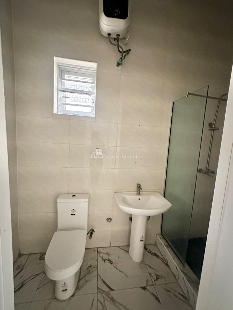 a Semi Masters Room in a Shared Apartment., Canal West Estate., Osapa, Lekki, Lagos, Semi-detached Duplex for Rent