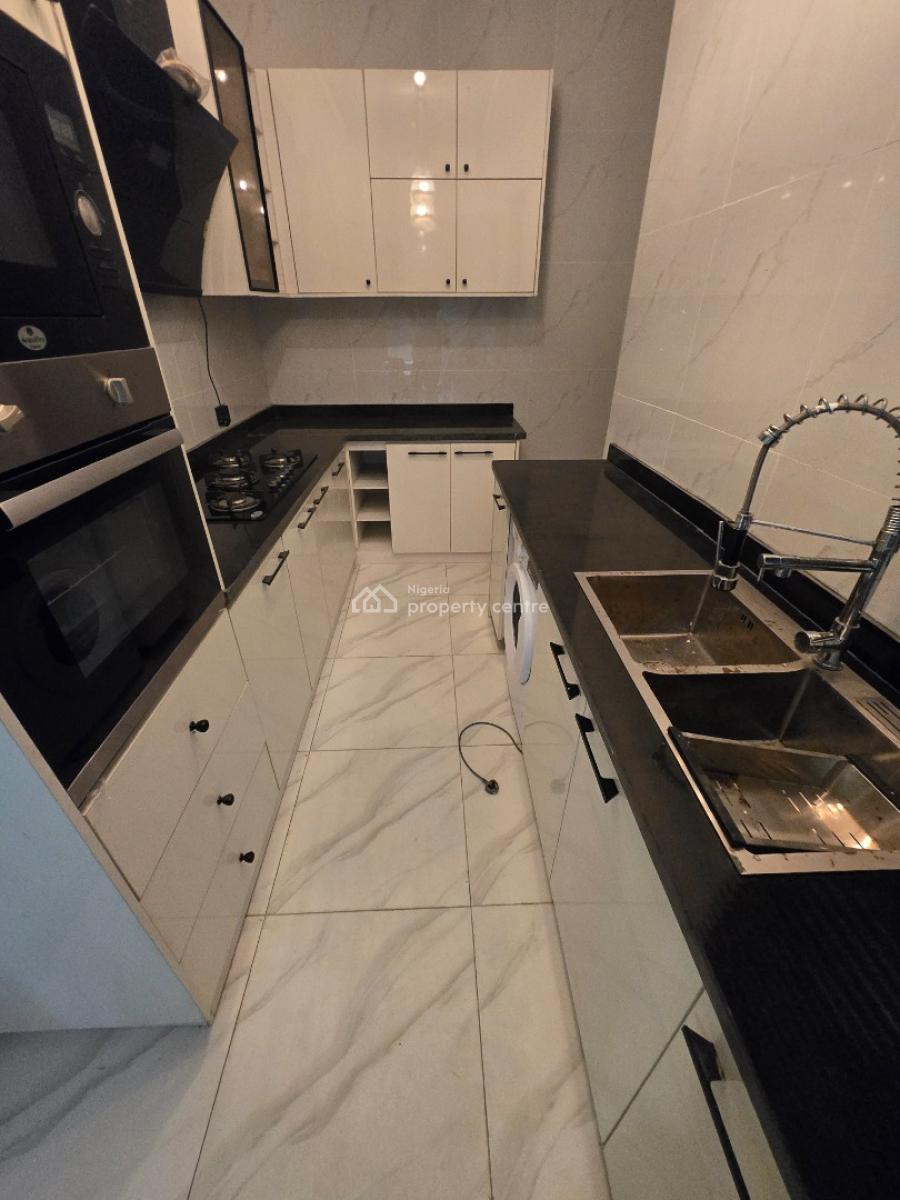 2 Bedroom Flat for Distress, Freedom Way, Lekki Phase 1, Lekki, Lagos, Block of Flats for Sale