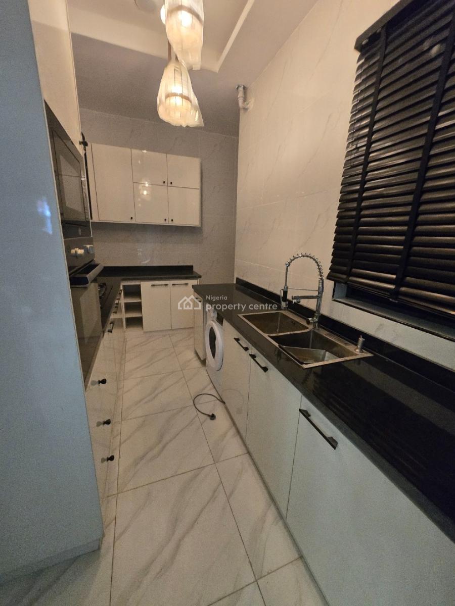 2 Bedroom Flat for Distress, Freedom Way, Lekki Phase 1, Lekki, Lagos, Block of Flats for Sale