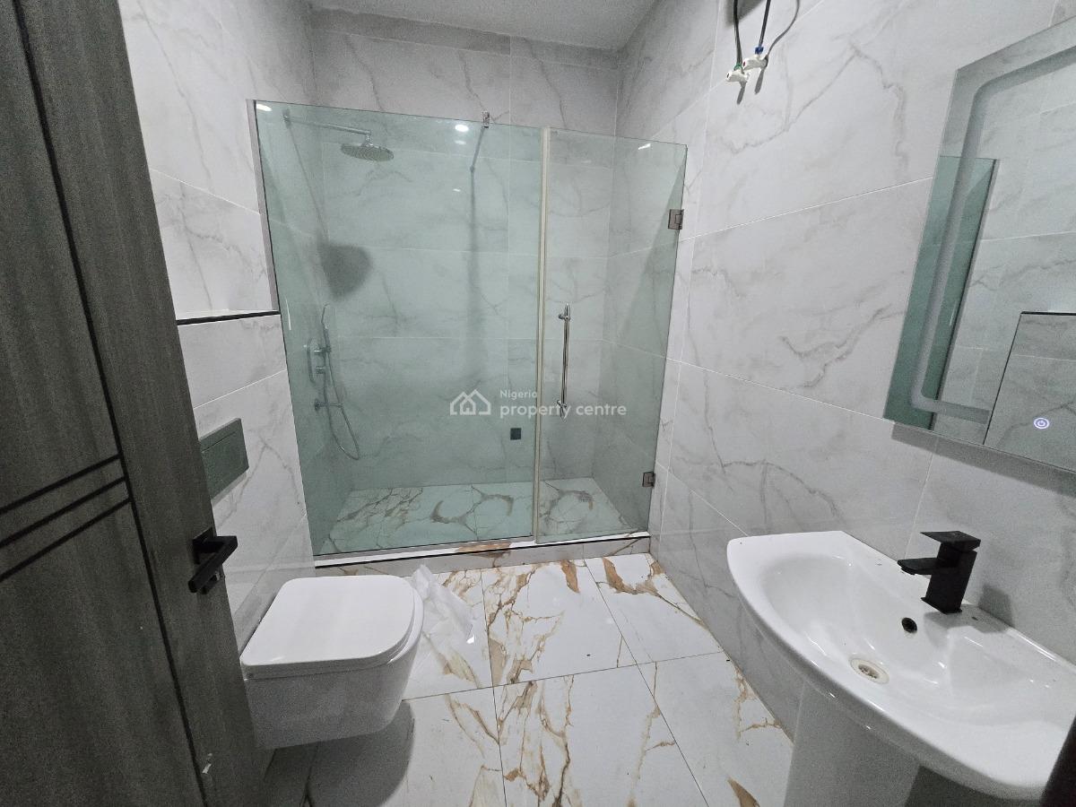 2 Bedroom Flat for Distress, Freedom Way, Lekki Phase 1, Lekki, Lagos, Block of Flats for Sale