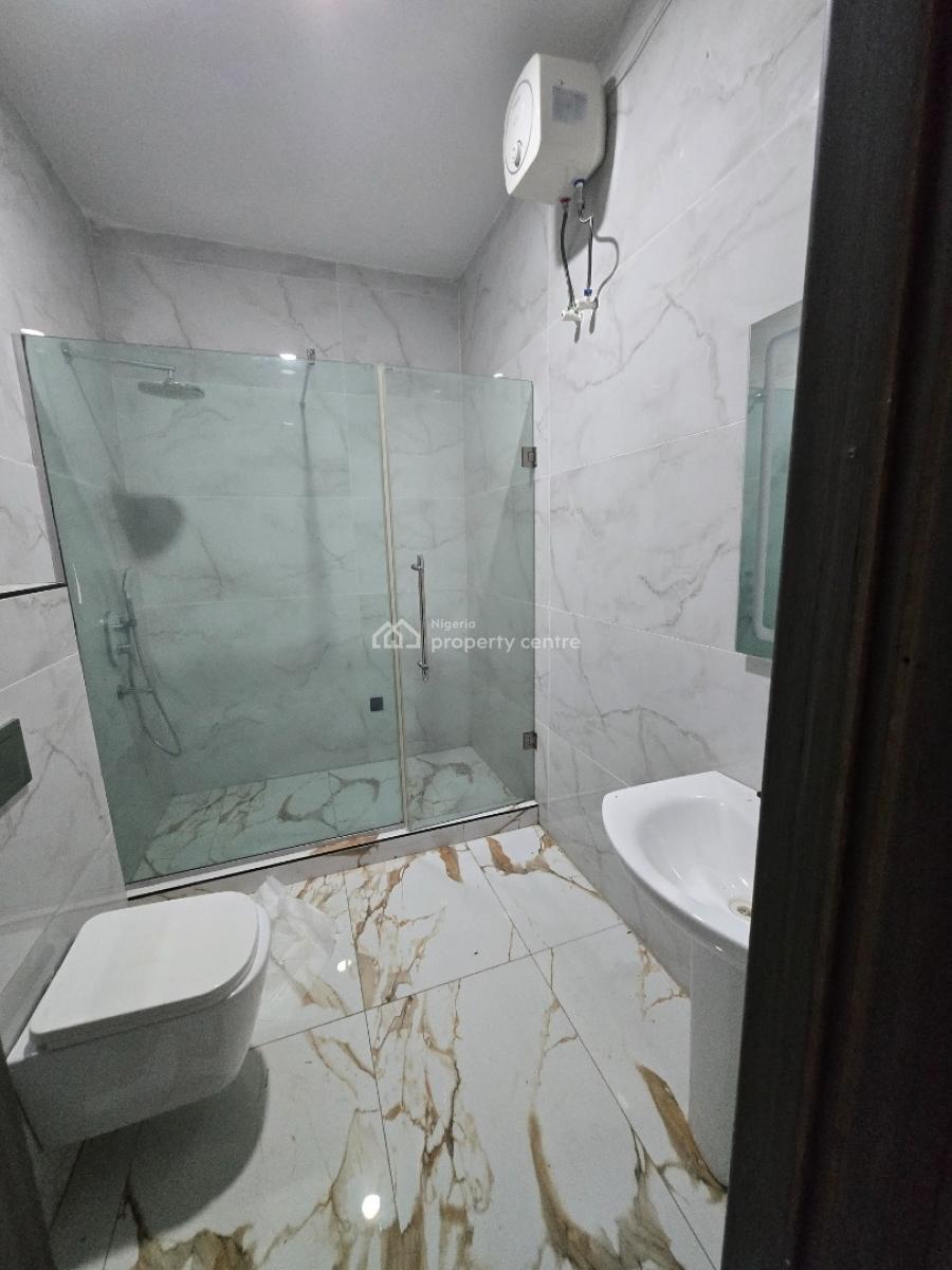 2 Bedroom Flat for Distress, Freedom Way, Lekki Phase 1, Lekki, Lagos, Block of Flats for Sale