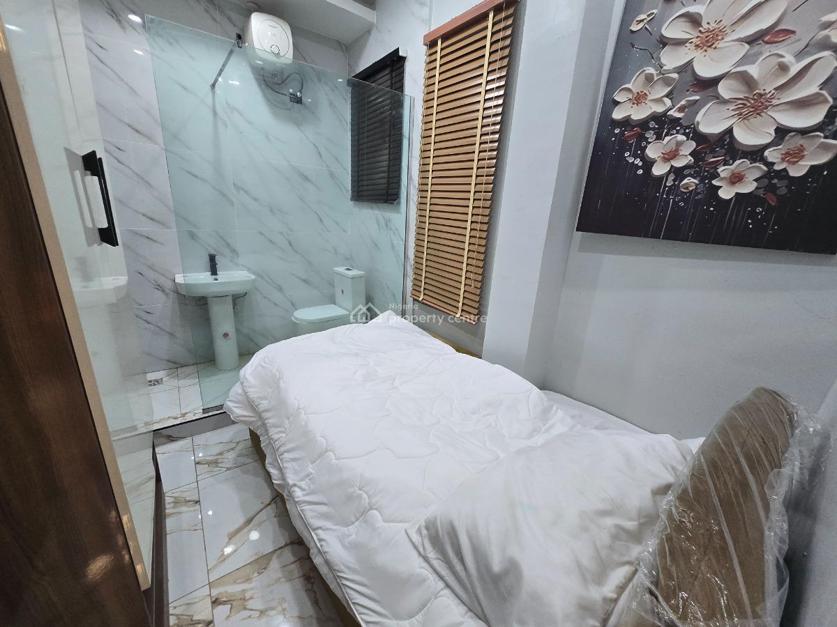 2 Bedroom Flat for Distress, Freedom Way, Lekki Phase 1, Lekki, Lagos, Block of Flats for Sale