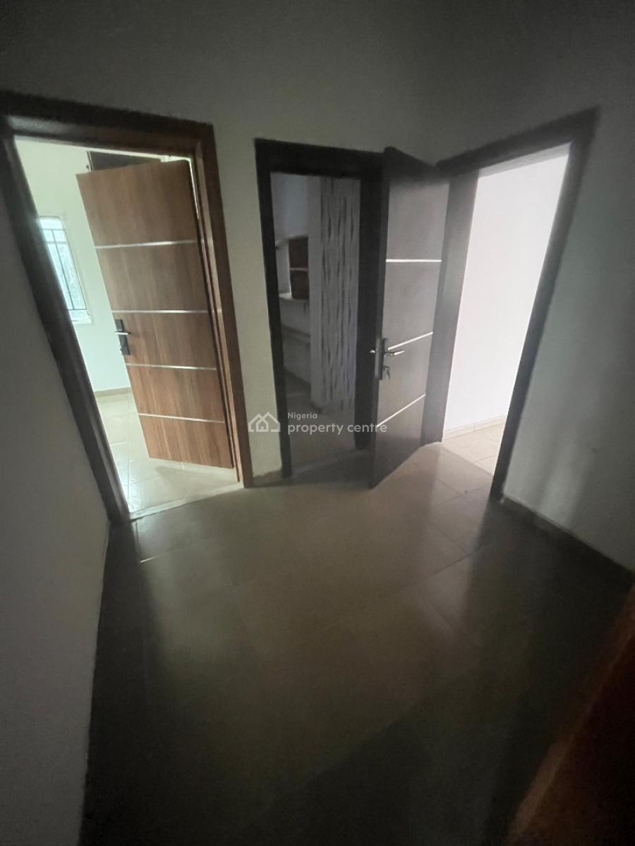 Clean and Nice 2bedroom Apartment, Mobil Road Ilaje, Ajah, Lagos, Flat / Apartment for Rent