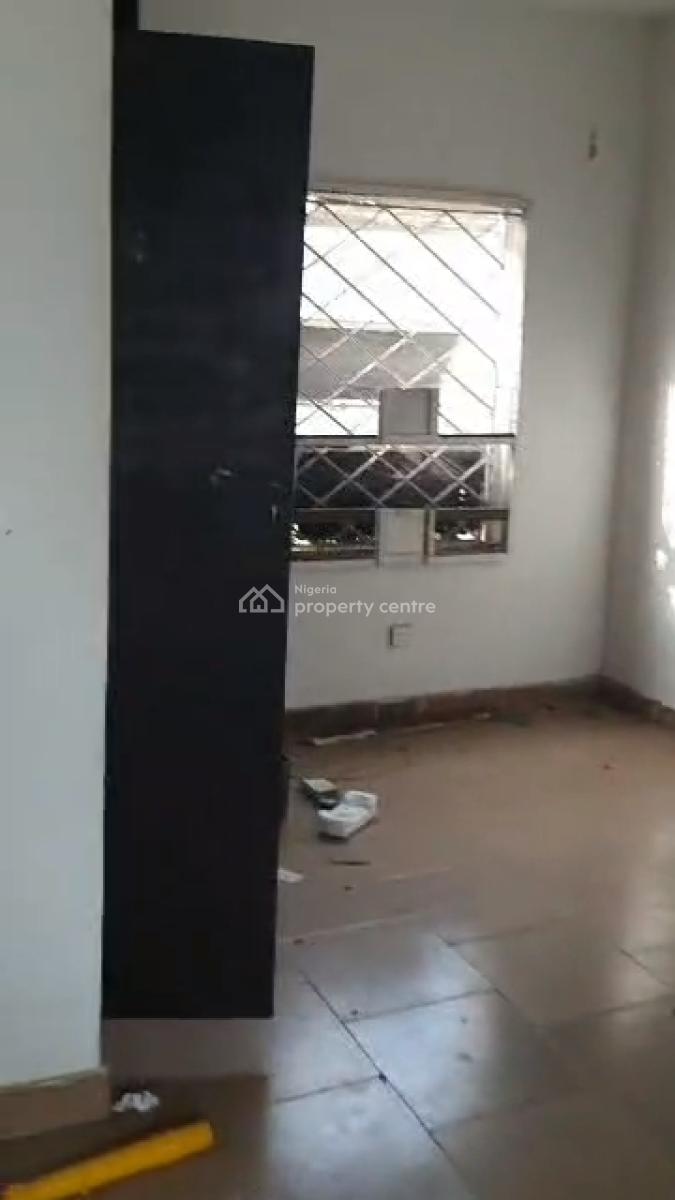 2 Bedroom Apartment in an Estate, Maryland, Onigbongbo, Maryland, Lagos, Flat / Apartment for Rent