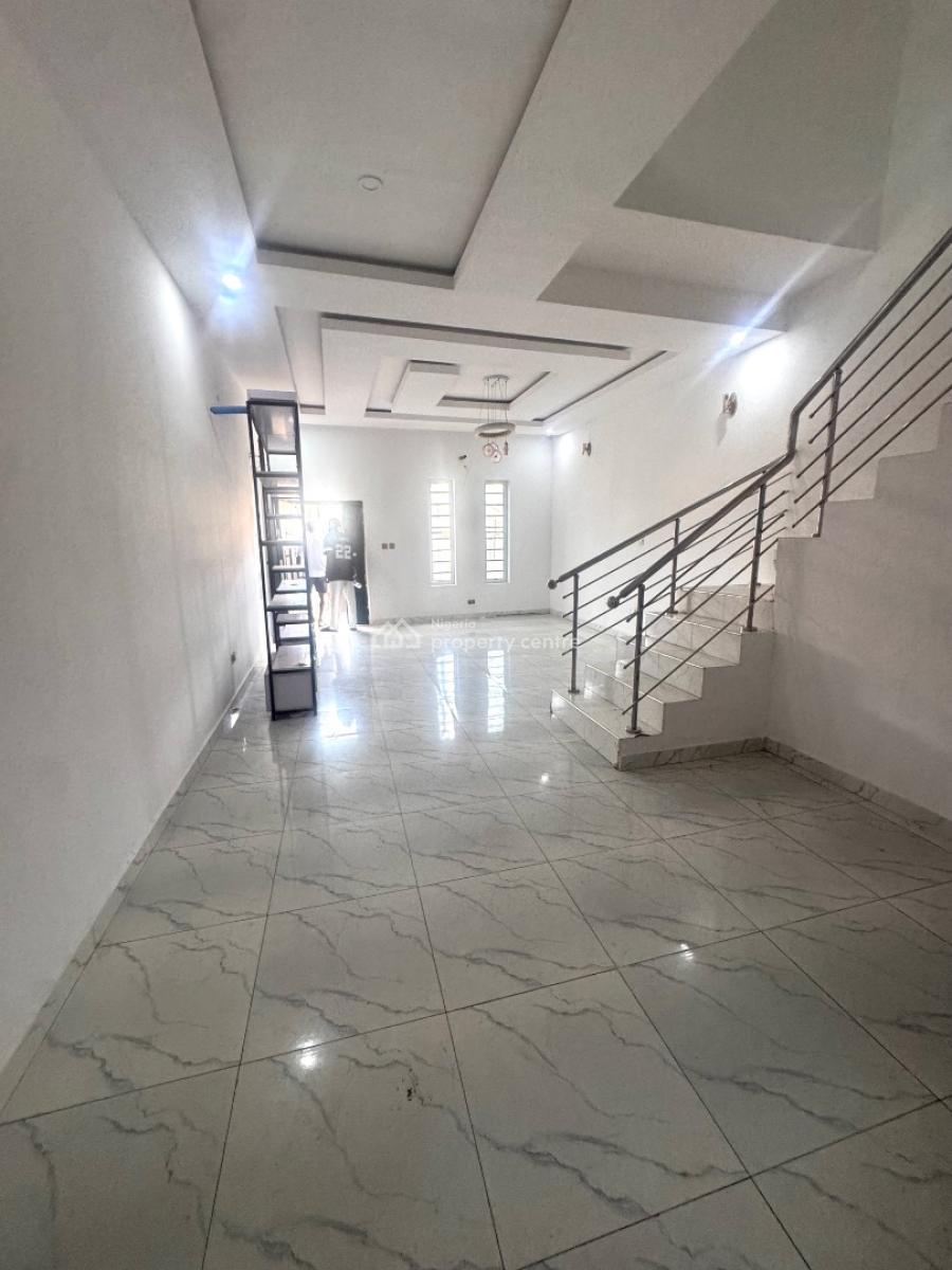 Distress 4bedroom Semi Detached Duplex, Thomas Estate, Ajah, Lagos, Semi-detached Duplex for Sale