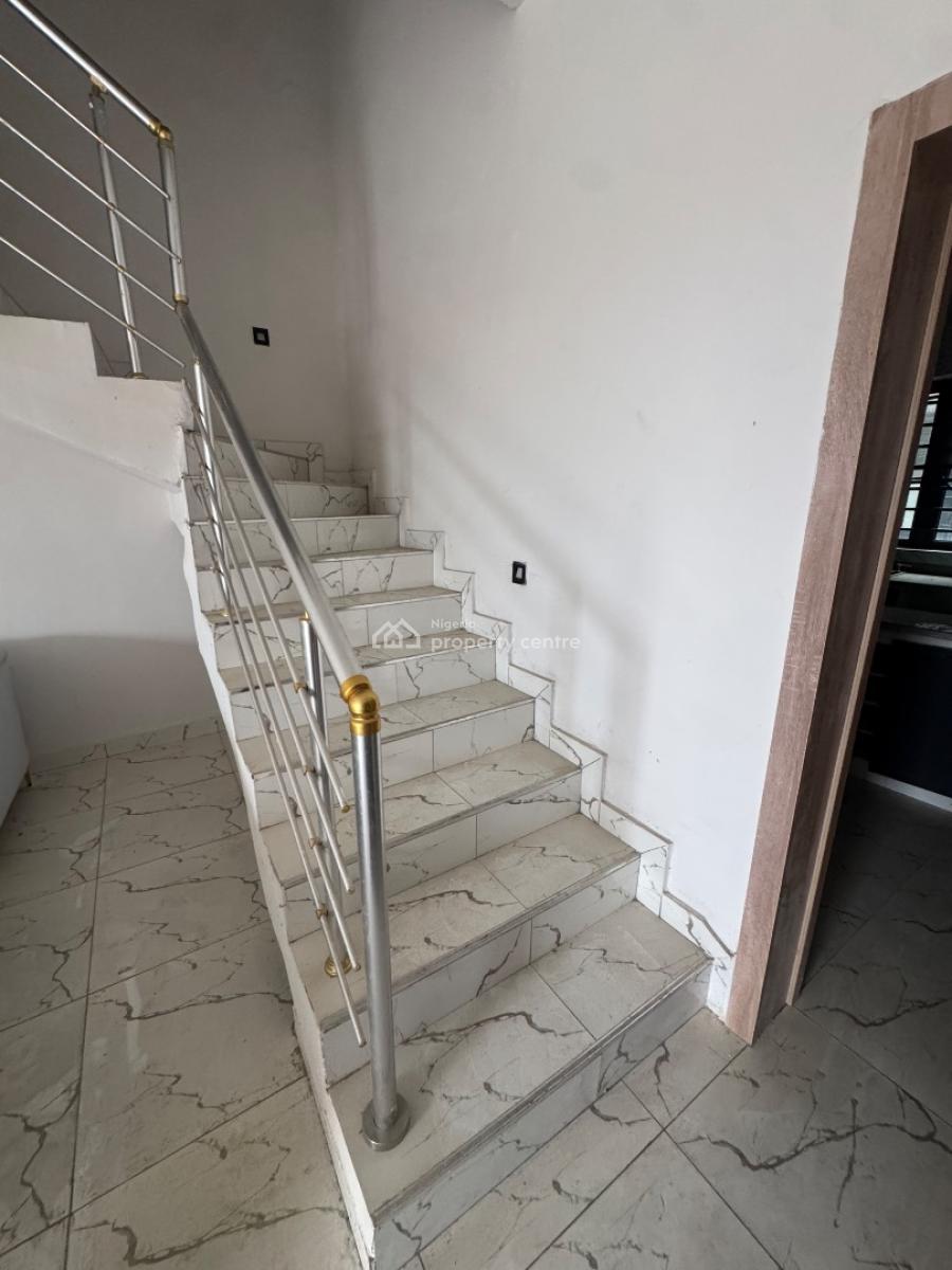Distress 4bedroom Semi Detached Duplex, Thomas Estate, Ajah, Lagos, Semi-detached Duplex for Sale