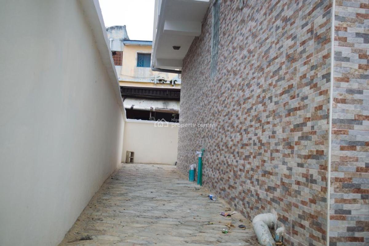Spacious 1 Bedroom Flat, Admiralty Homes Estate, Lekki, Lagos, Mini Flat (room and Parlour) for Sale