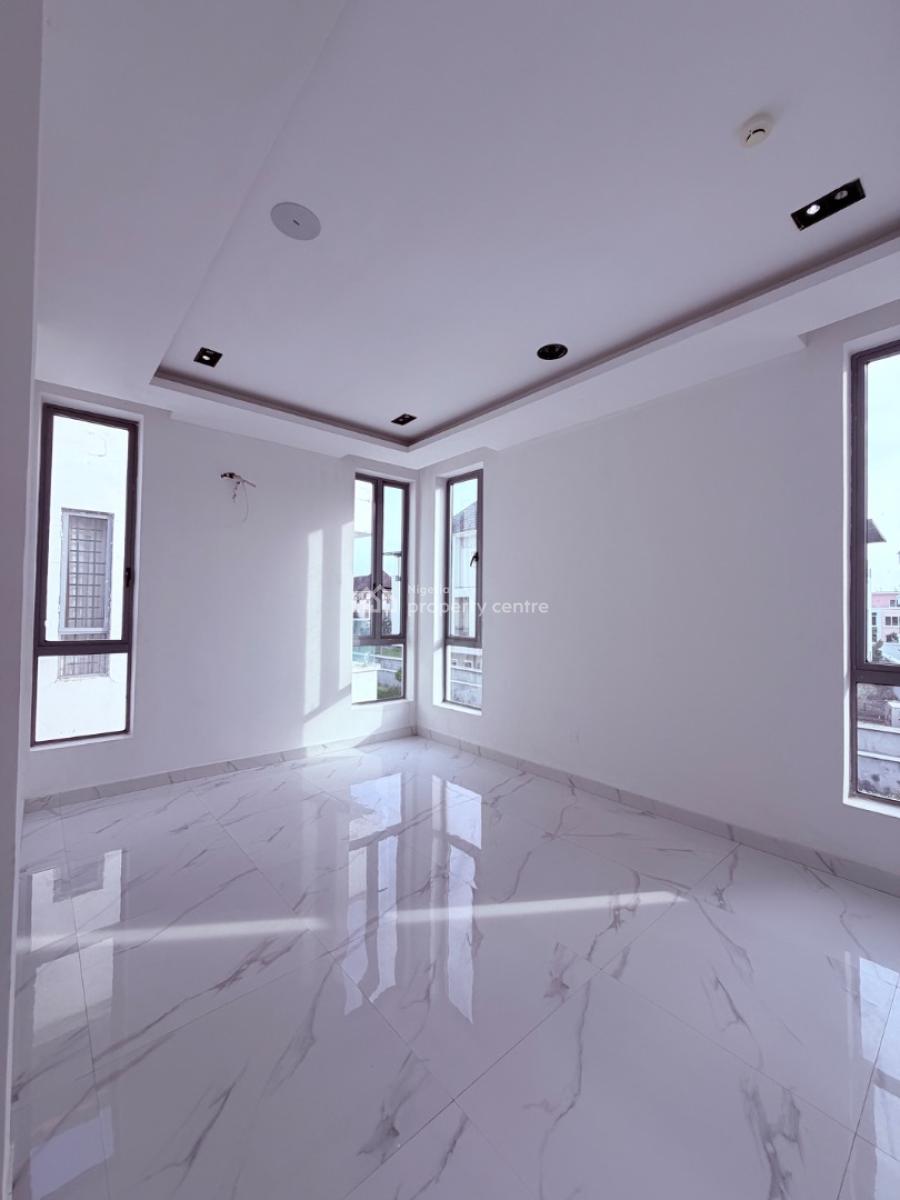 Massive 5bedrooms House with Bq, Palm Estate Beside Pinnock Beach, Osapa, Lekki, Lagos, Detached Duplex for Sale
