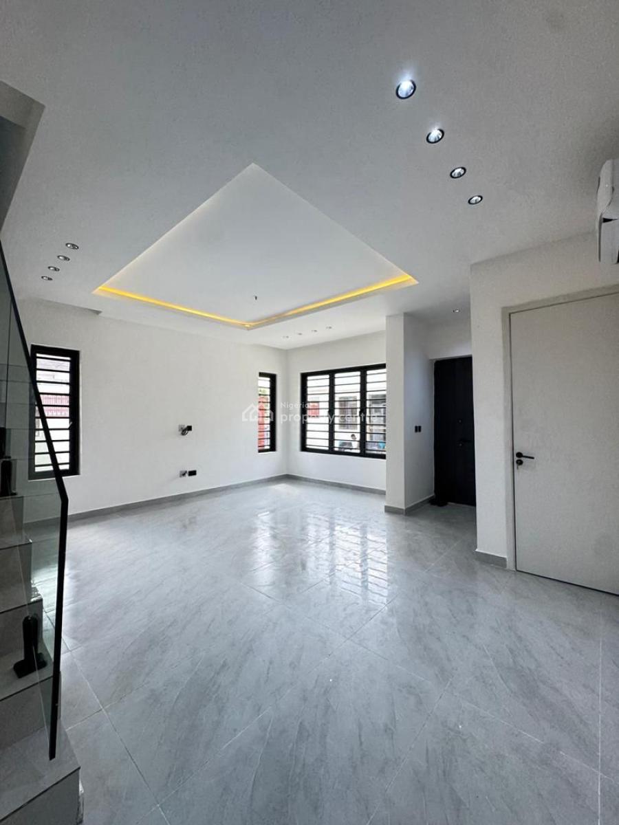 Family Friendly 3 Bedroom Maisonette with a Bq in a Secure Location, Lekki Phase 1, Lekki, Lagos, Flat / Apartment for Sale
