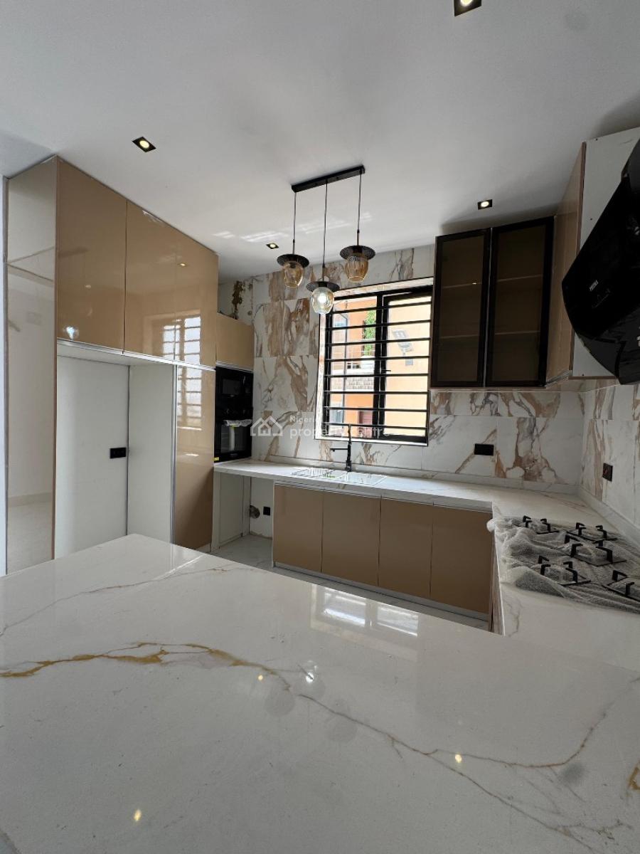 Contemporary 2 Bedroom Apartment Suitable for Investment, Lekki Phase 1, Lekki, Lagos, Flat / Apartment for Sale