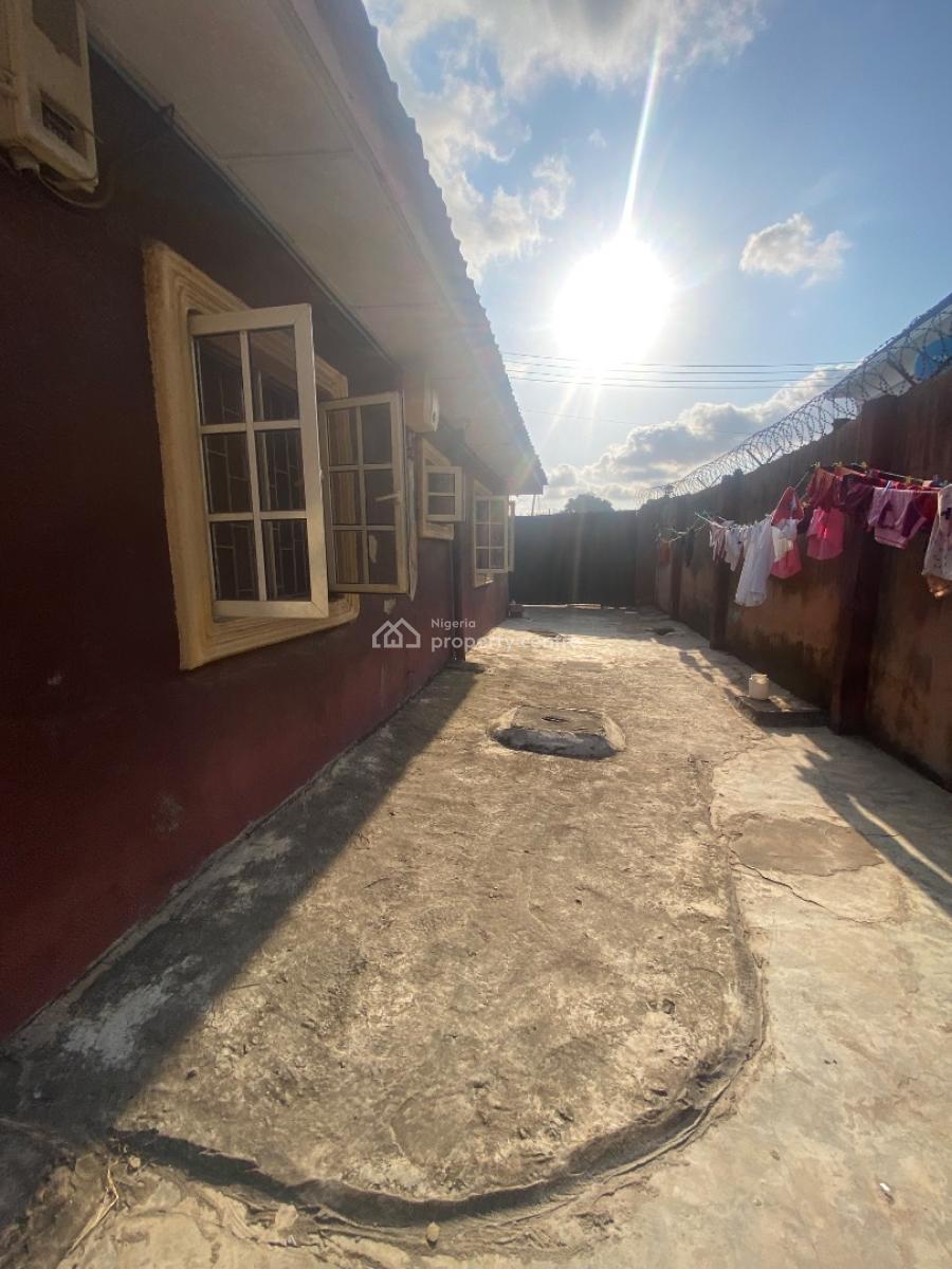 a Decent Bungalow, Jakande Gate, Oke Afa, Isolo, Lagos, Detached Bungalow for Sale