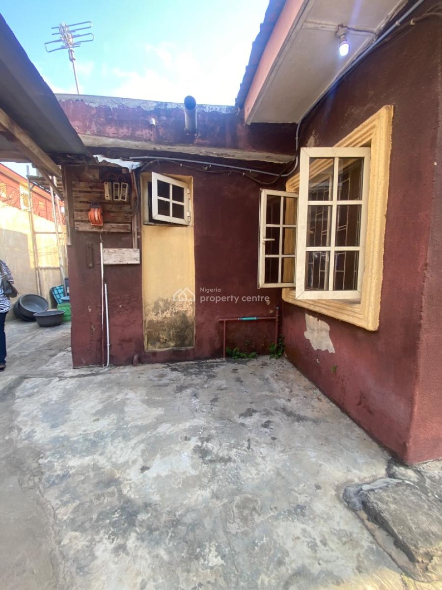 a Decent Bungalow, Jakande Gate, Oke Afa, Isolo, Lagos, Detached Bungalow for Sale