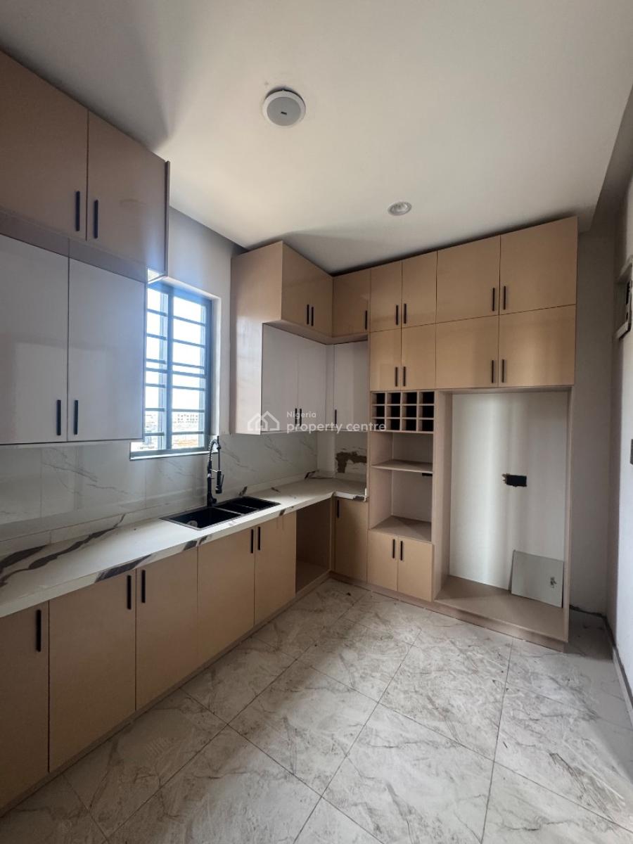 Beautiful Two (2) Bedroom Apartment, Lekki Phase 1, Lekki, Lagos, Flat / Apartment for Sale