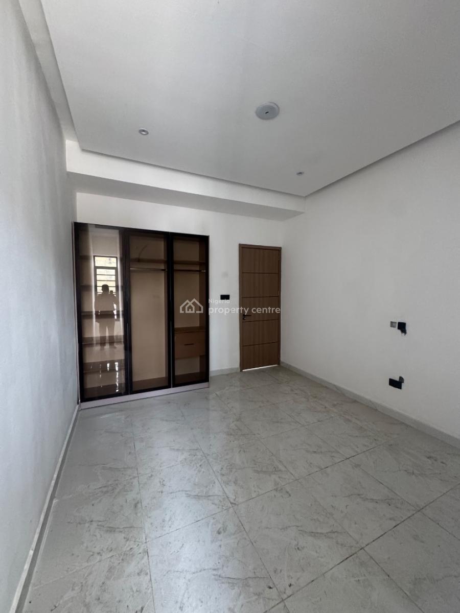 Beautiful Two (2) Bedroom Apartment, Lekki Phase 1, Lekki, Lagos, Flat / Apartment for Sale
