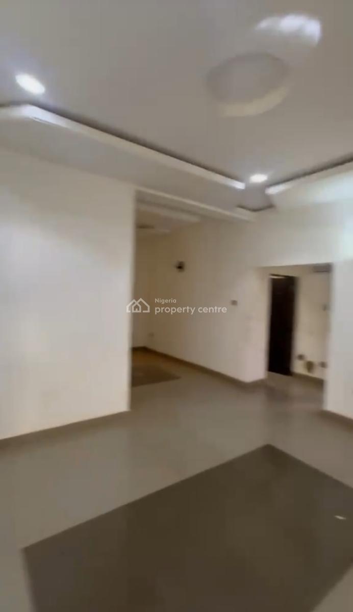 Clean 2bedroom Flat. 2nd Floor Tarred Rd, American International School, Garki, Abuja, Flat / Apartment for Rent