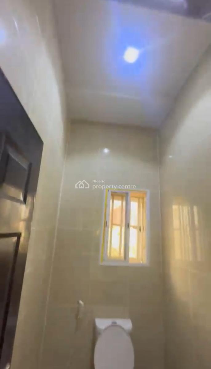Clean 2bedroom Flat. 2nd Floor Tarred Rd, American International School, Garki, Abuja, Flat / Apartment for Rent