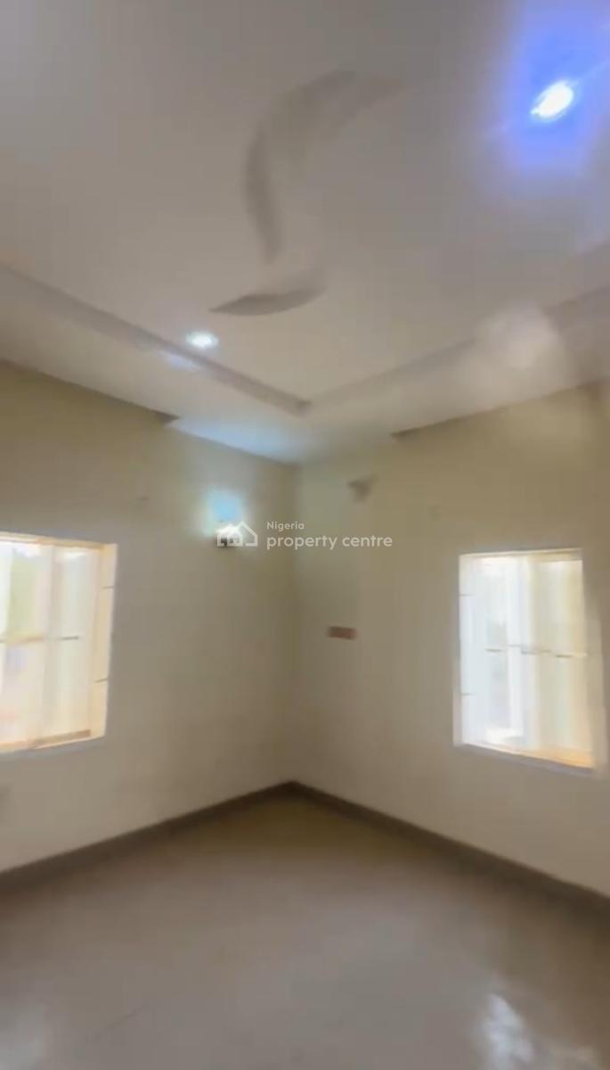 Clean 2bedroom Flat. 2nd Floor Tarred Rd, American International School, Garki, Abuja, Flat / Apartment for Rent