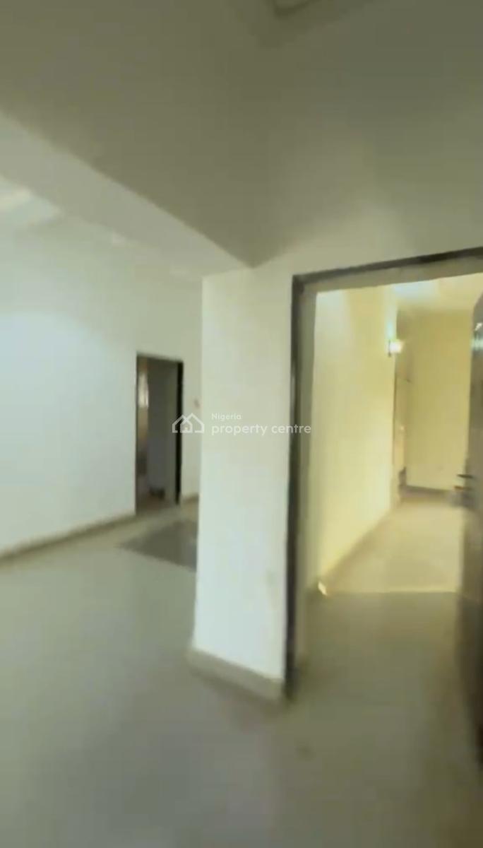 Clean 2bedroom Flat. 2nd Floor Tarred Rd, American International School, Garki, Abuja, Flat / Apartment for Rent