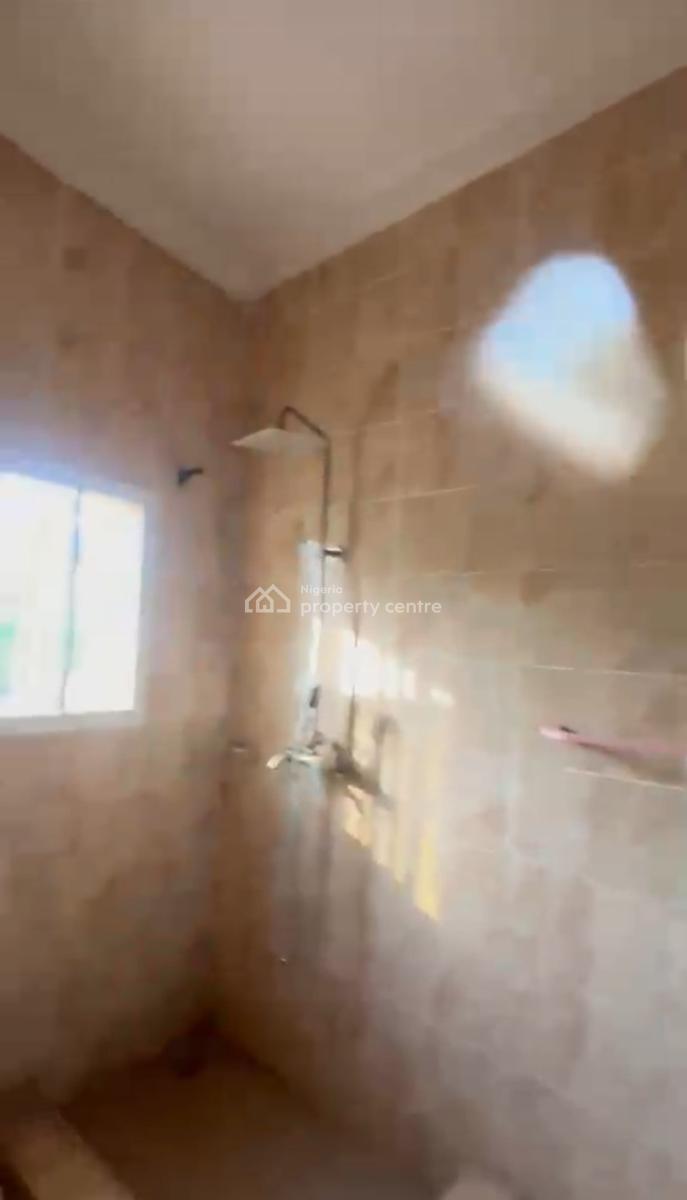Clean 2bedroom Flat. 2nd Floor Tarred Rd, American International School, Garki, Abuja, Flat / Apartment for Rent