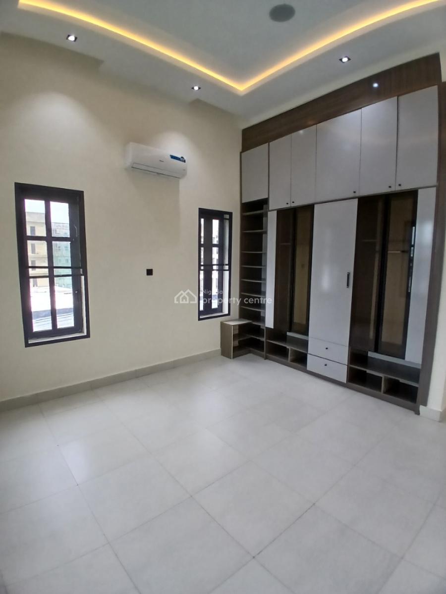 Serviced 3 Bedroom En-suite Flat with an Open Fully Fitted Kitchen/pan, Lekki Phase 1, Lekki, Lagos, Flat / Apartment for Rent