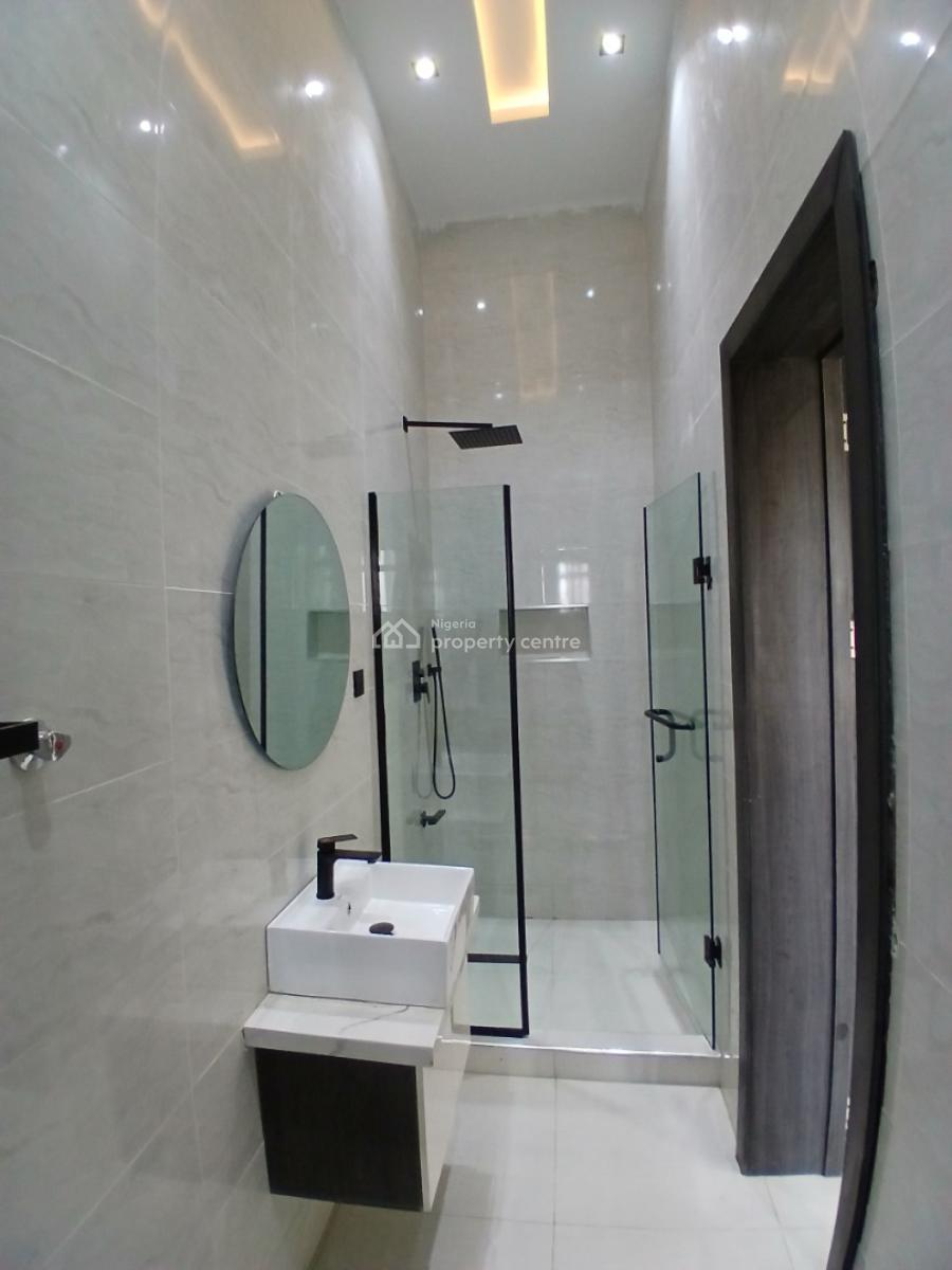 Serviced 3 Bedroom En-suite Flat with an Open Fully Fitted Kitchen/pan, Lekki Phase 1, Lekki, Lagos, Flat / Apartment for Rent