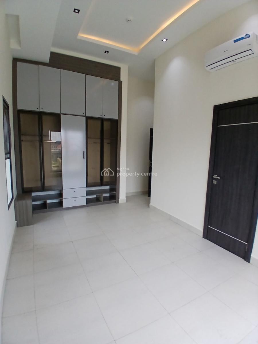Serviced 3 Bedroom En-suite Flat with an Open Fully Fitted Kitchen/pan, Lekki Phase 1, Lekki, Lagos, Flat / Apartment for Rent