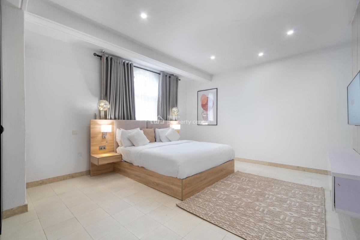 Fully Furnished and Luxurious 4 Bedroom Apartment with Bq, Lekki Phase 1, Lekki, Lagos, Flat / Apartment for Rent