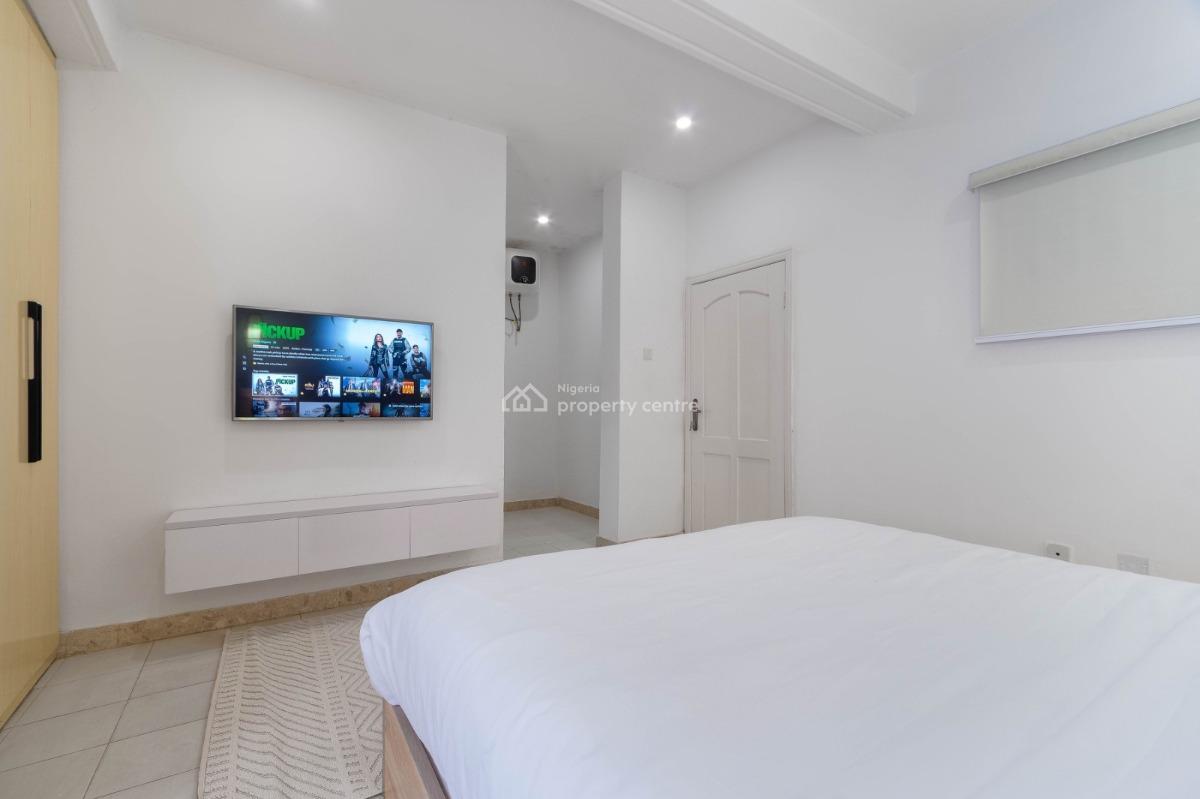 Fully Furnished and Luxurious 4 Bedroom Apartment with Bq, Lekki Phase 1, Lekki, Lagos, Flat / Apartment for Rent