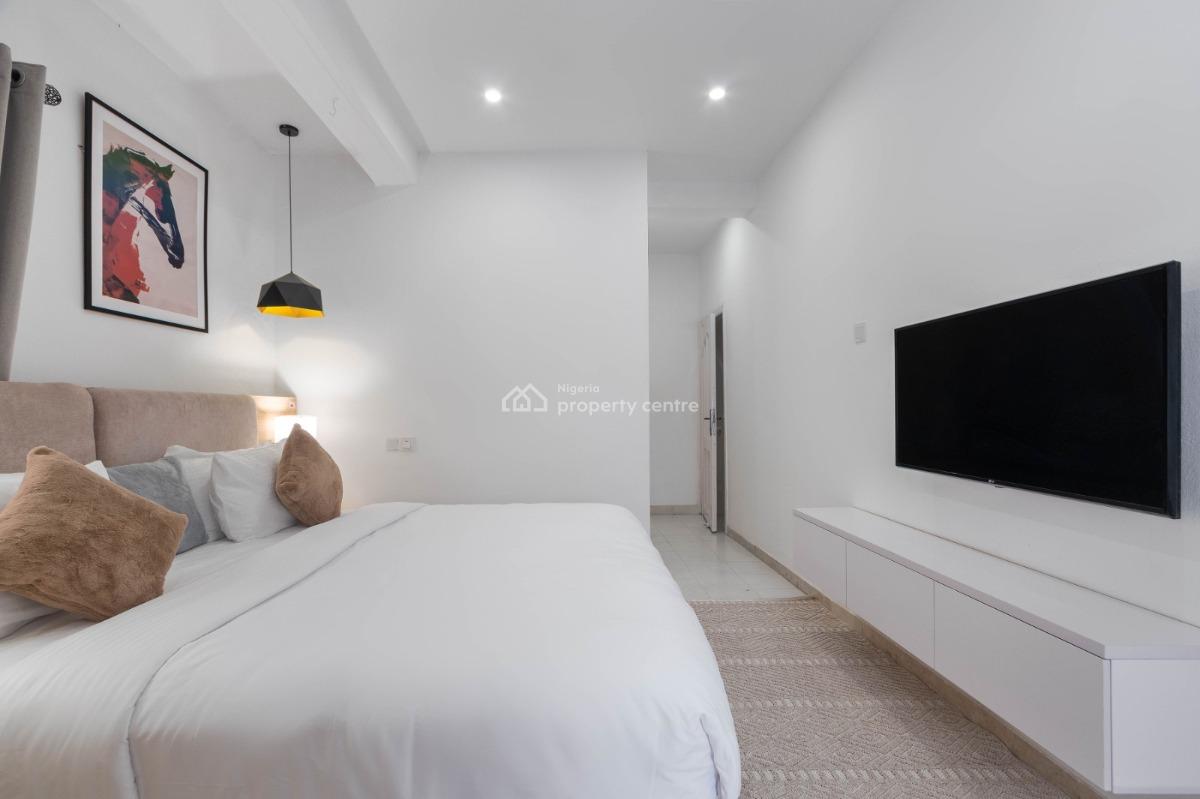 Fully Furnished and Luxurious 4 Bedroom Apartment with Bq, Lekki Phase 1, Lekki, Lagos, Flat / Apartment for Rent