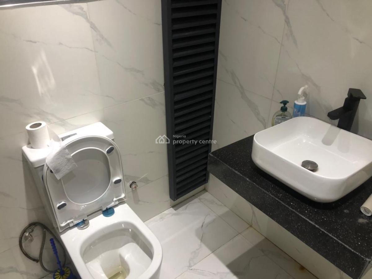 *a Fully Furnished Room Shared Apt Sharing Kitchen, Pool, Gym, 24hrs, Admiralty Way, Lekki Phase 1, Lekki, Lagos, Self Contain (single Rooms) for Rent