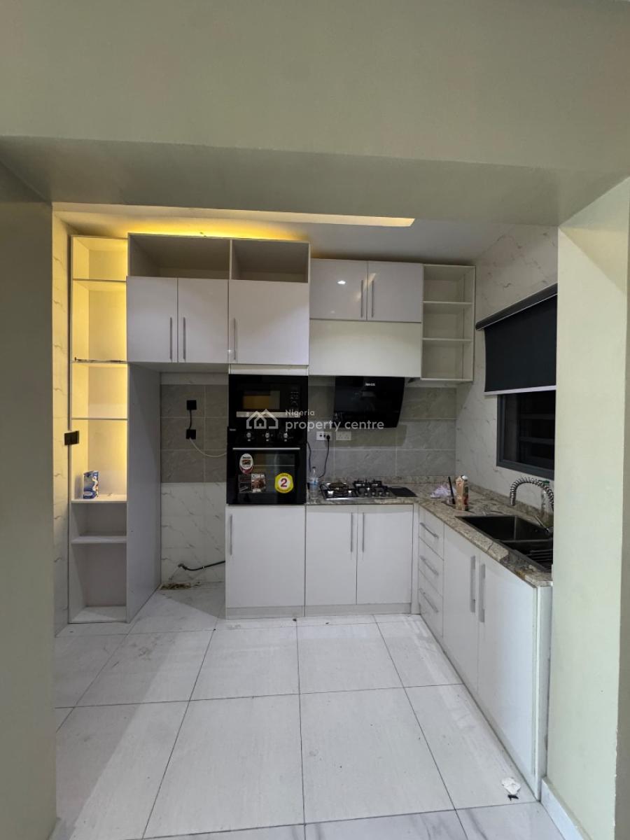 Spacious 2 Bedroom Apartment, Lekki Phase 1, Lekki, Lagos, Flat / Apartment for Rent