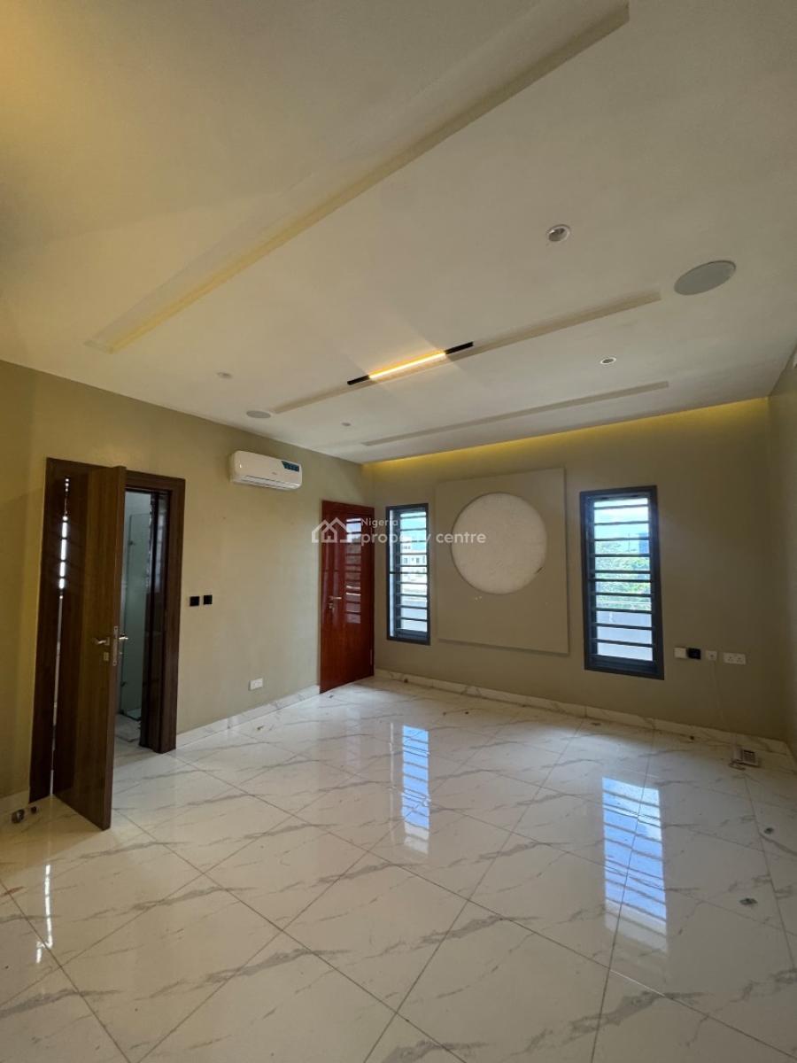 Spacious 2 Bedroom Apartment, Lekki Phase 1, Lekki, Lagos, Flat / Apartment for Rent