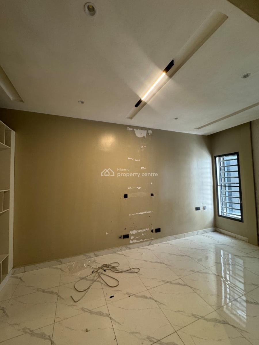 Spacious 2 Bedroom Apartment, Lekki Phase 1, Lekki, Lagos, Flat / Apartment for Rent