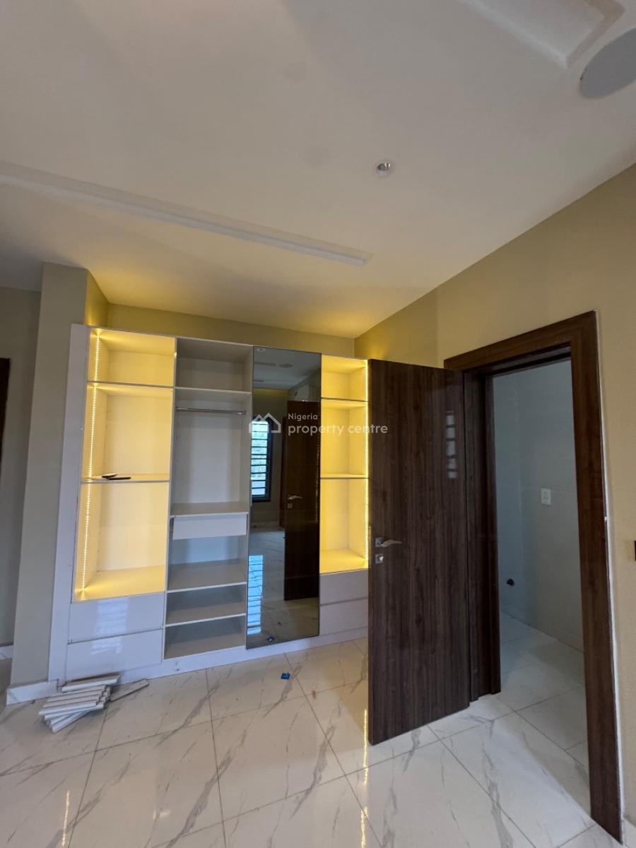 Spacious 2 Bedroom Apartment, Lekki Phase 1, Lekki, Lagos, Flat / Apartment for Rent