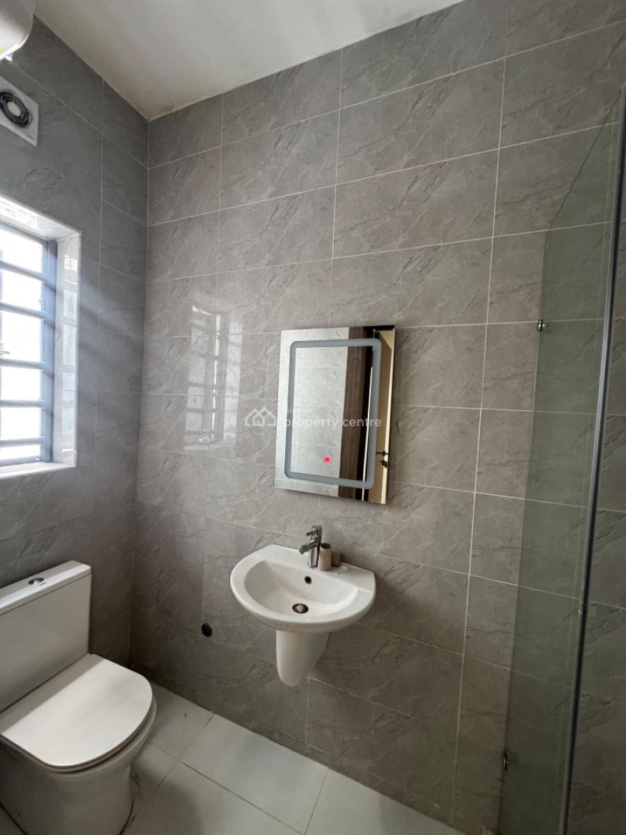Spacious 2 Bedroom Apartment, Lekki Phase 1, Lekki, Lagos, Flat / Apartment for Rent