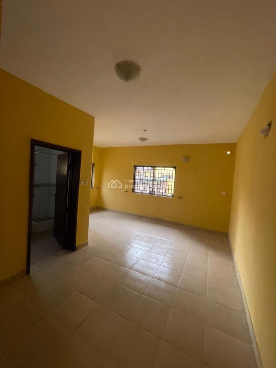 Spacious 3 Bedroom Apartment, Lekki Phase 1, Lekki, Lagos, Flat / Apartment for Rent