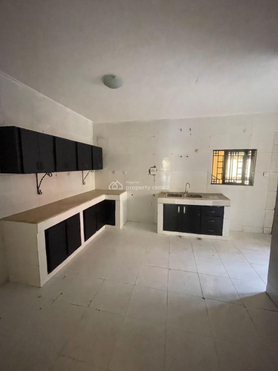 Spacious 3 Bedroom Apartment, Lekki Phase 1, Lekki, Lagos, Flat / Apartment for Rent