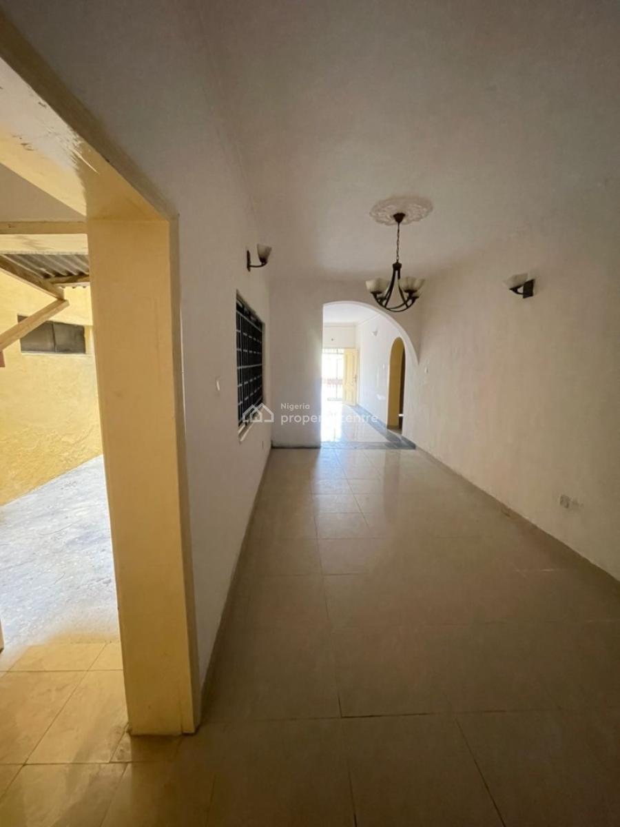 Spacious 3 Bedroom Apartment, Lekki Phase 1, Lekki, Lagos, Flat / Apartment for Rent