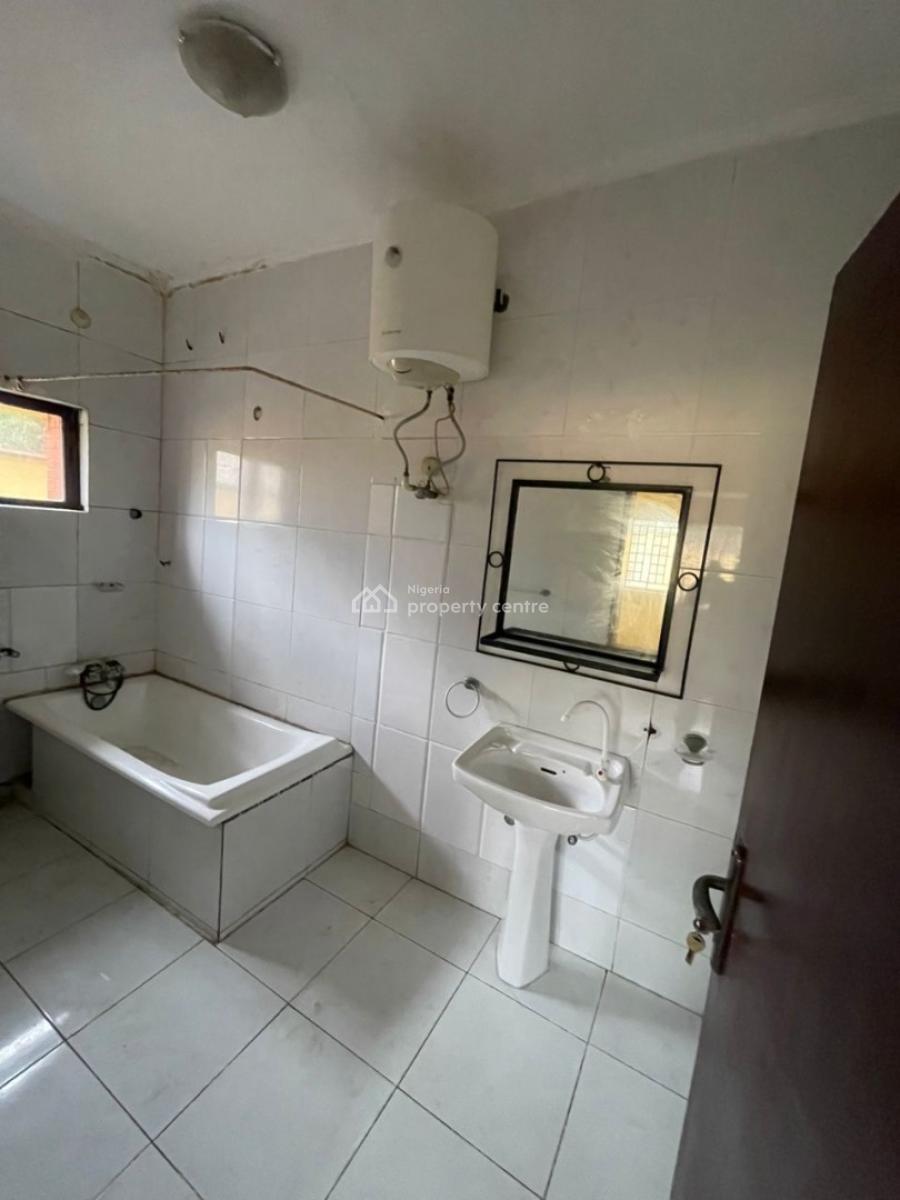 Spacious 3 Bedroom Apartment, Lekki Phase 1, Lekki, Lagos, Flat / Apartment for Rent